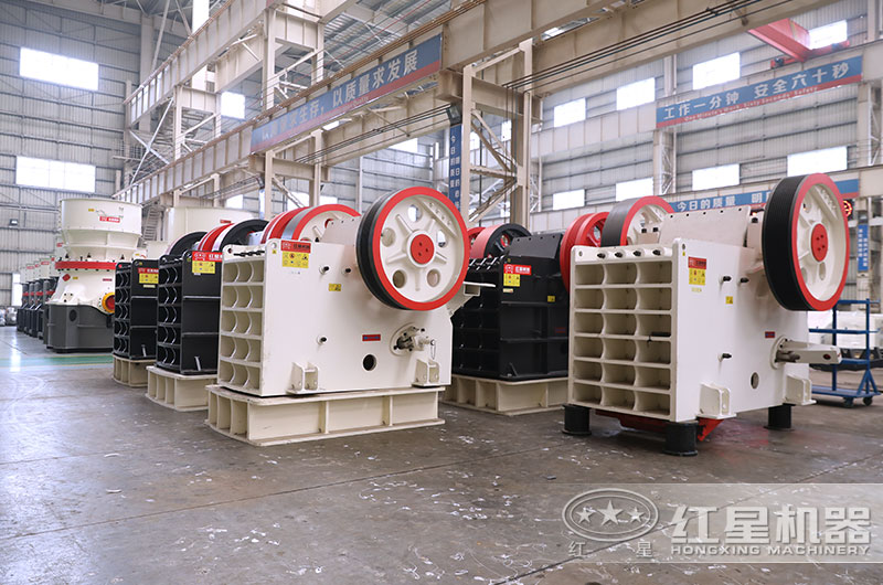 顎式破碎機(jī)車(chē)間實(shí)拍圖片