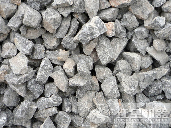 粉碎石灰石建議使用的大型礦石破碎機(jī)是鱷嘴式的，還是錘式的？