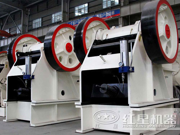 大型石頭顎破碎機(jī)市價多錢？（內(nèi)附高清顎破作業(yè)視頻）