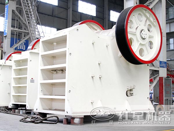 粉碎花崗巖選用750顎破機(jī)，效果不錯，性價(jià)比更高