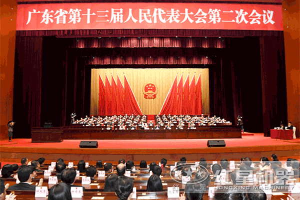 大型流動(dòng)粉碎石頭一體機(jī)多少錢一臺(tái)？