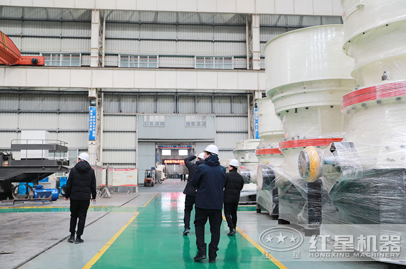 福建寧德用戶來廠考察選購(gòu)單缸圓錐破碎機(jī)