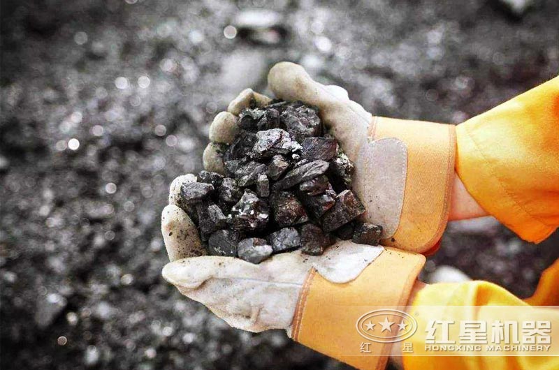破碎鐵礦石選用哪種破碎機(jī)好？（時(shí)產(chǎn)要求在100-300噸 ）