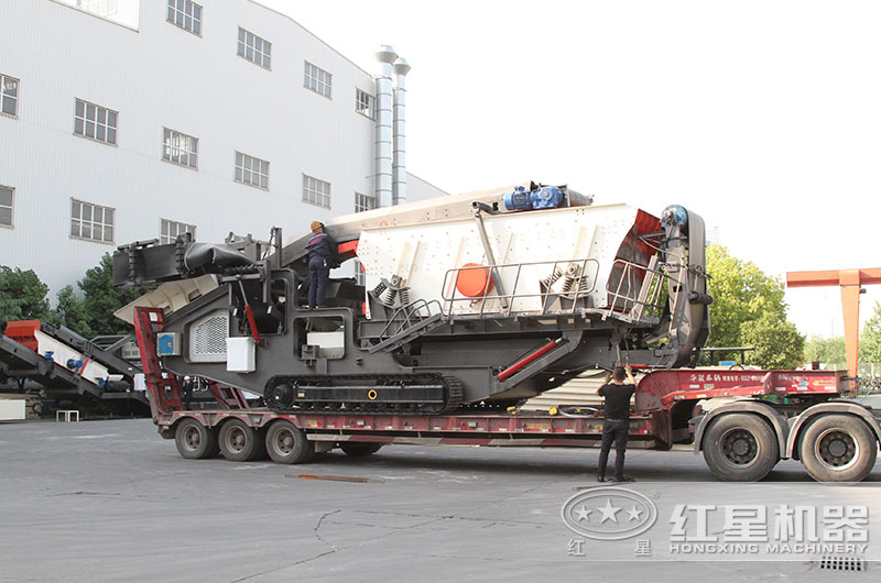 履帶式液壓巖石破碎石頭機(jī)裝車(chē)發(fā)貨中
